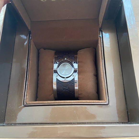 GUCCI TWIRL LEATHER WATCH - Picture 2 of 5